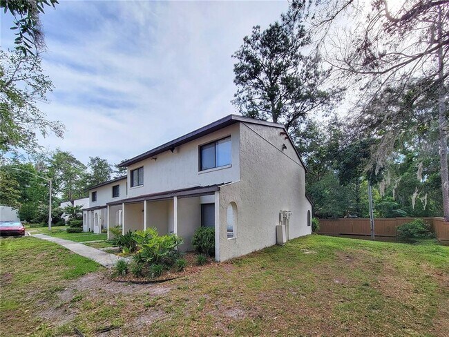 Building Photo - 2635 SW 35th Pl