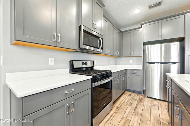 Building Photo - 474 Convex Ln