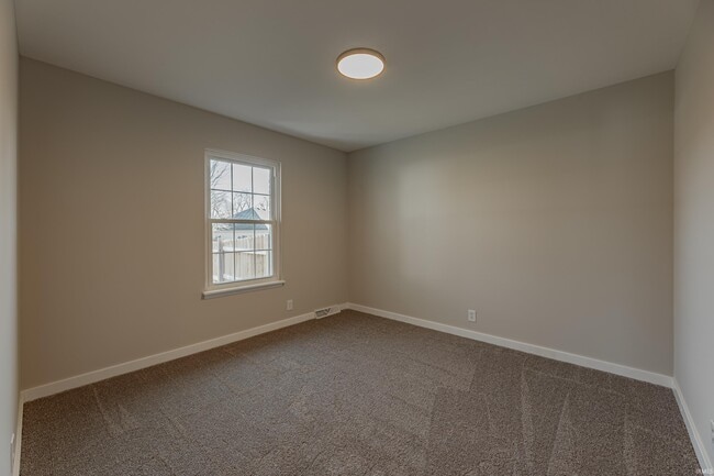 Building Photo - 7127 Pinehurst Dr