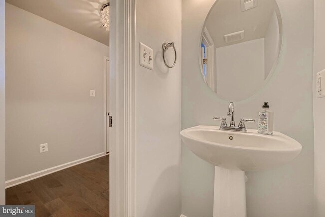 Building Photo - 2911 Stagg Ln