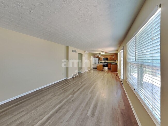 Building Photo - 545 Weeping Willow Ln