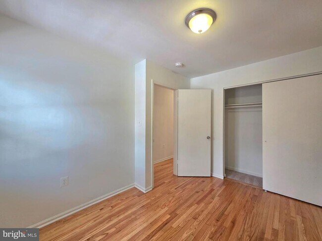 Building Photo - 2520 Doverhill Ct