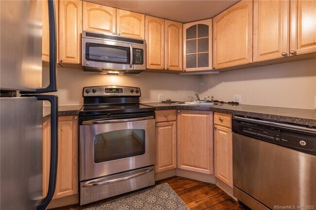 Building Photo - 325 Myrtle Ave