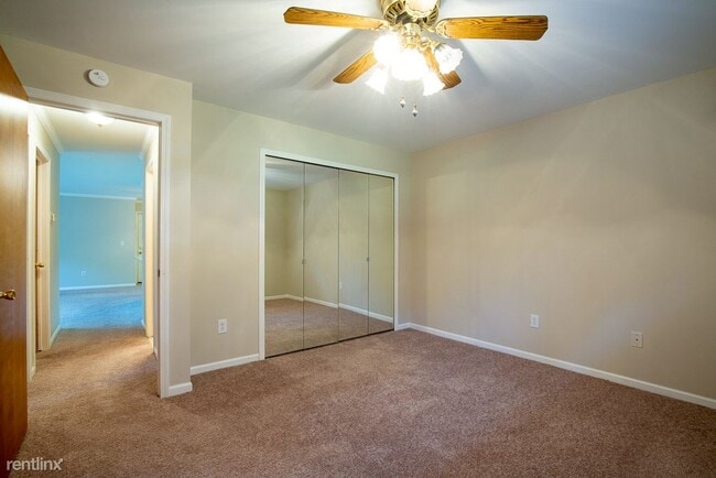 Building Photo - 2 br, 1 bath  - 30506 Oakridge Manor Dr