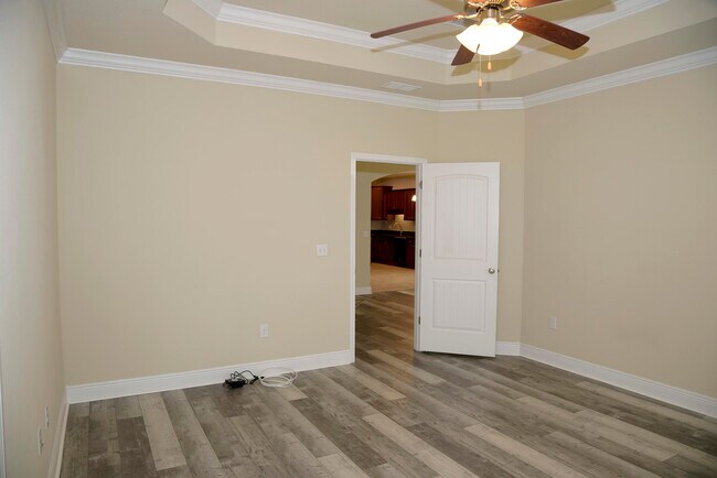 Building Photo - 289 Dickens Dr