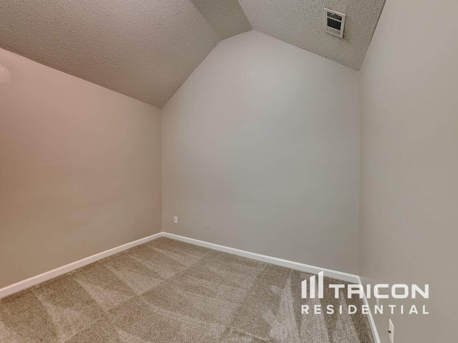 Building Photo - 2075 Mulberry Ln