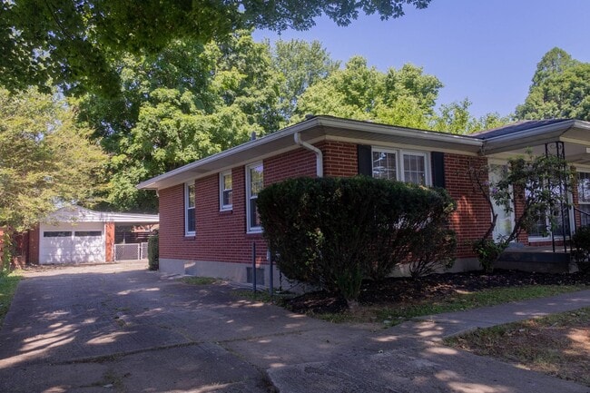 Building Photo - 10400/10402 Deering Road