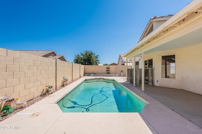 Building Photo - 7732 W Rancho Dr