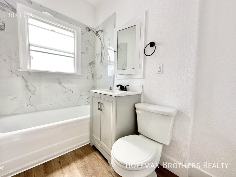 Building Photo - 2837 S Bronson Ave