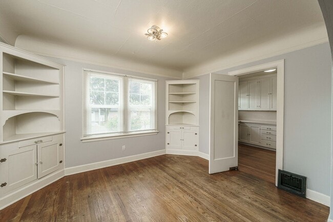 Building Photo - Rushbanks