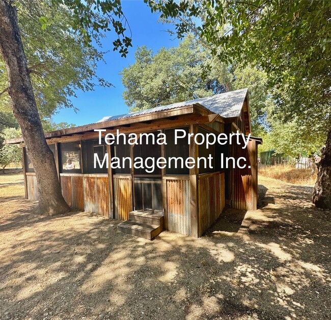 Building Photo - Updated Charming Rustic Home in the Countr...