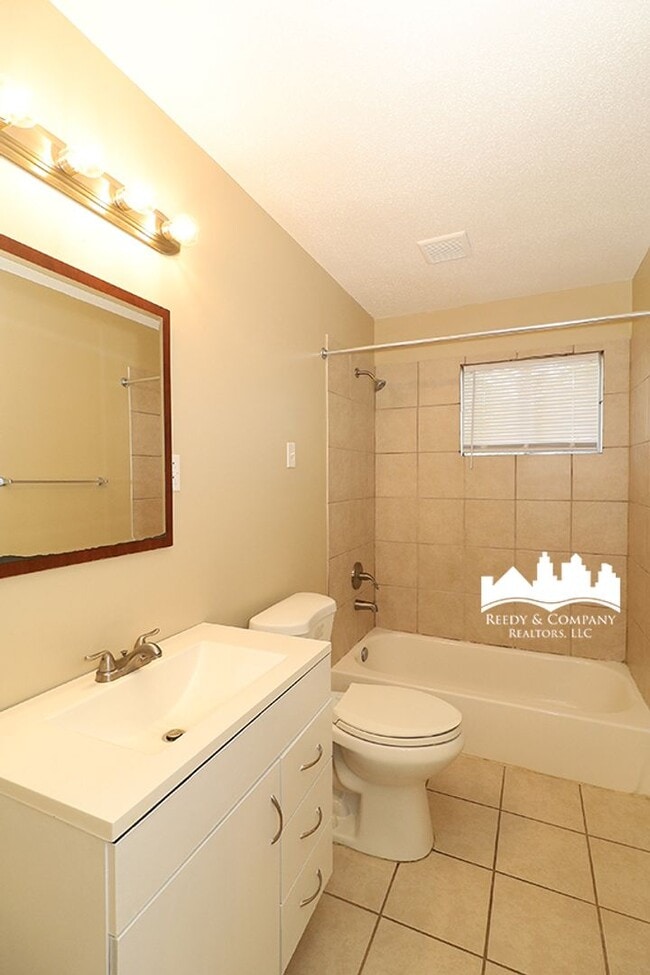 Building Photo - 2010 Tammwood Dr