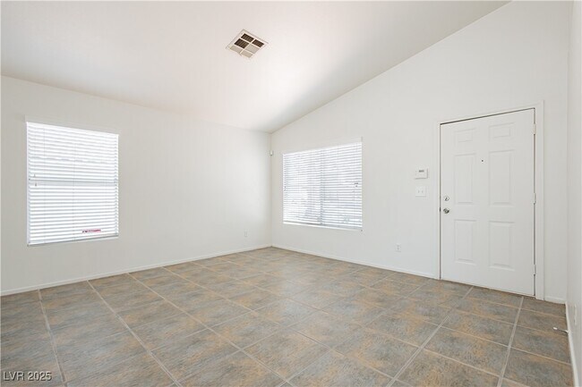 Building Photo - 204 Zenith Point Ave