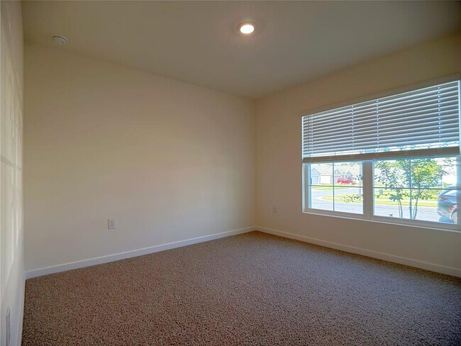 Building Photo - 11331 SE 72nd Ct