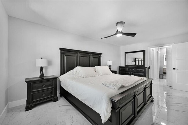 Building Photo - 6279 Bay Club Dr