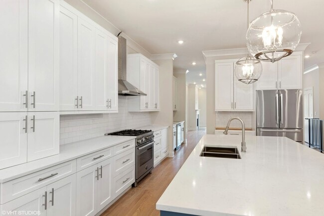 Building Photo - Condo Quality 3,400 SF Duplex Down in Roscoe Village, Pet Friendly Available August 1st