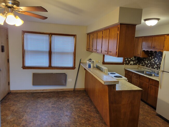 Building Photo - 7948 S Pulaski Rd