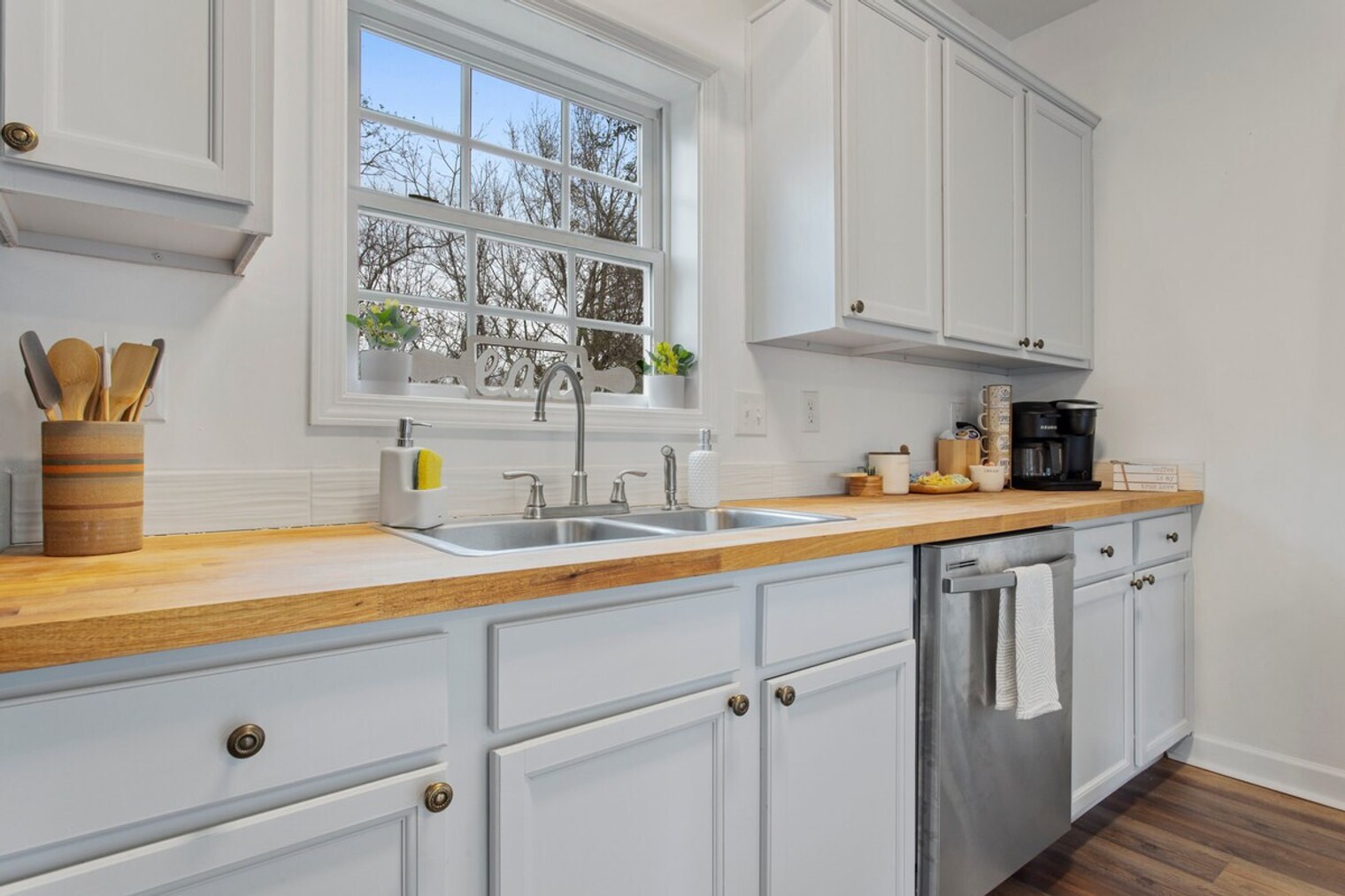 Building Photo - 343 Henderson Ave