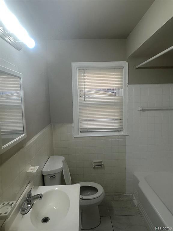 Building Photo - 7777 Auburn St