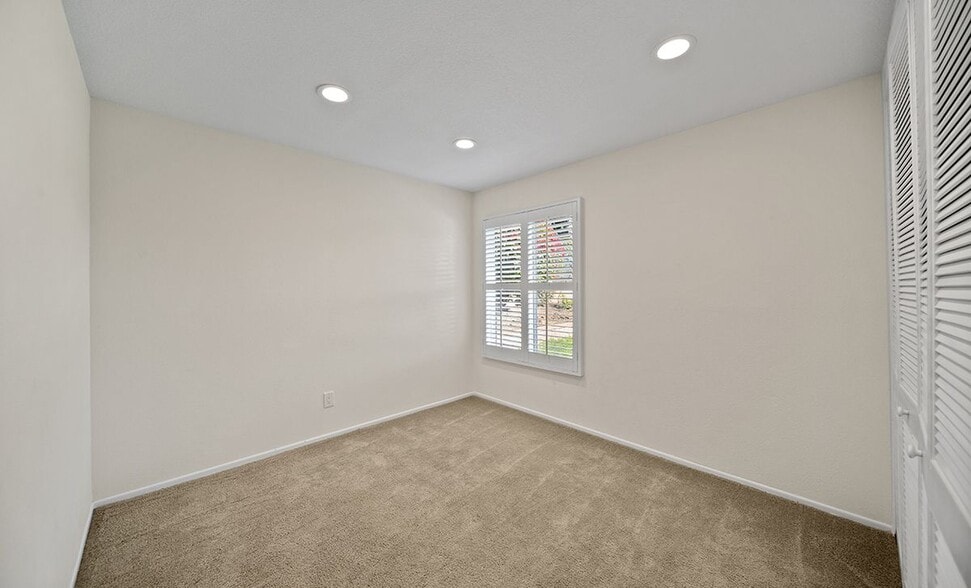 Building Photo - 3922 Ravenswood Dr