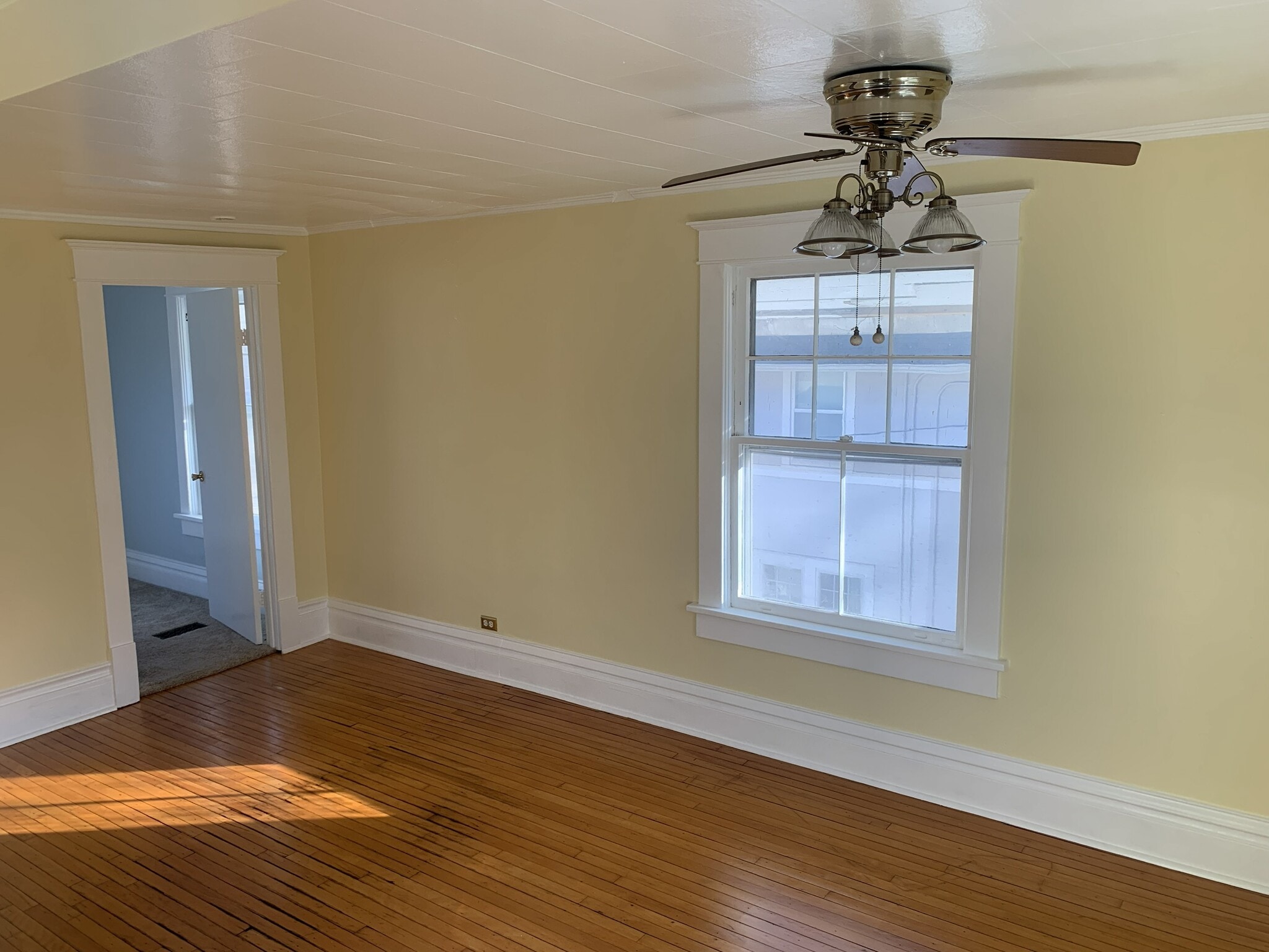 Building Photo - 628 37th St