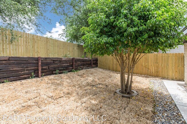 Building Photo - 3 br, 2 bath House - 1595 S. Gastel Circle