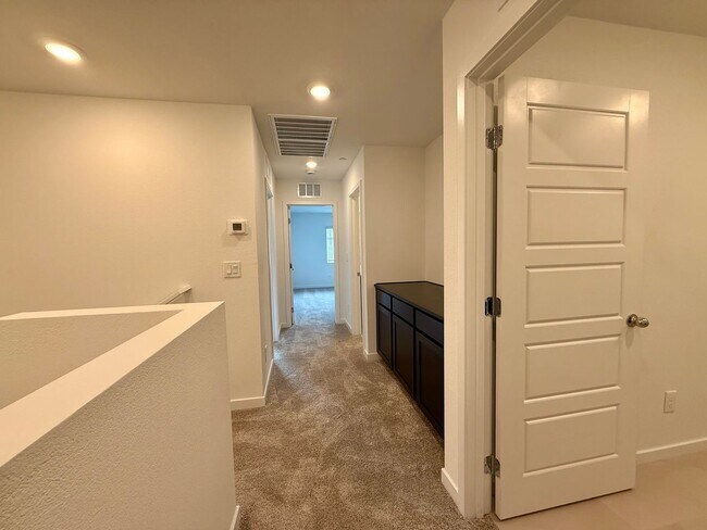 Building Photo - BRAND NEW 3 BED 2.5 BATH 2 BALCONY 2 CAR GARAGE TOWNHOUSE IN HENDERSON FOR RENT!!