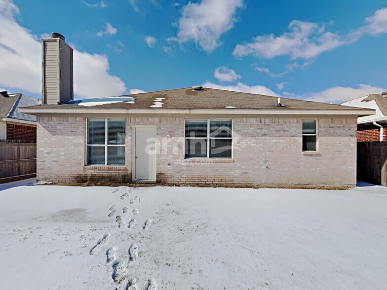 Building Photo - 8516 Rainy Lake Dr