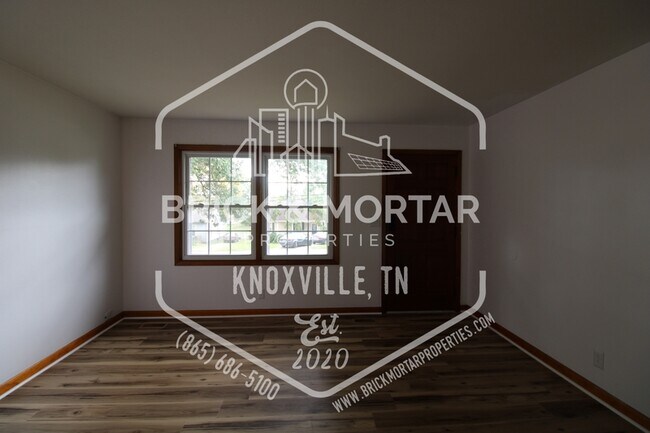 Building Photo - 2409 Holbrook Dr