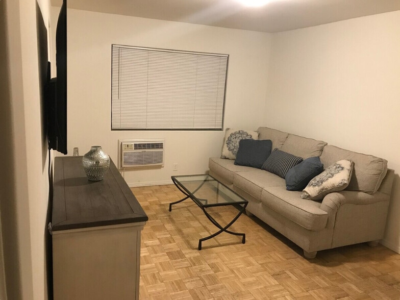 Building Photo - 5842 Lexington Ave