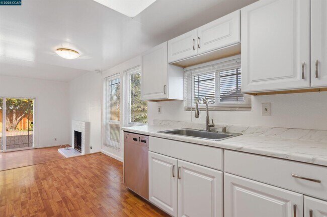 Building Photo - 2111 Shasta Dr