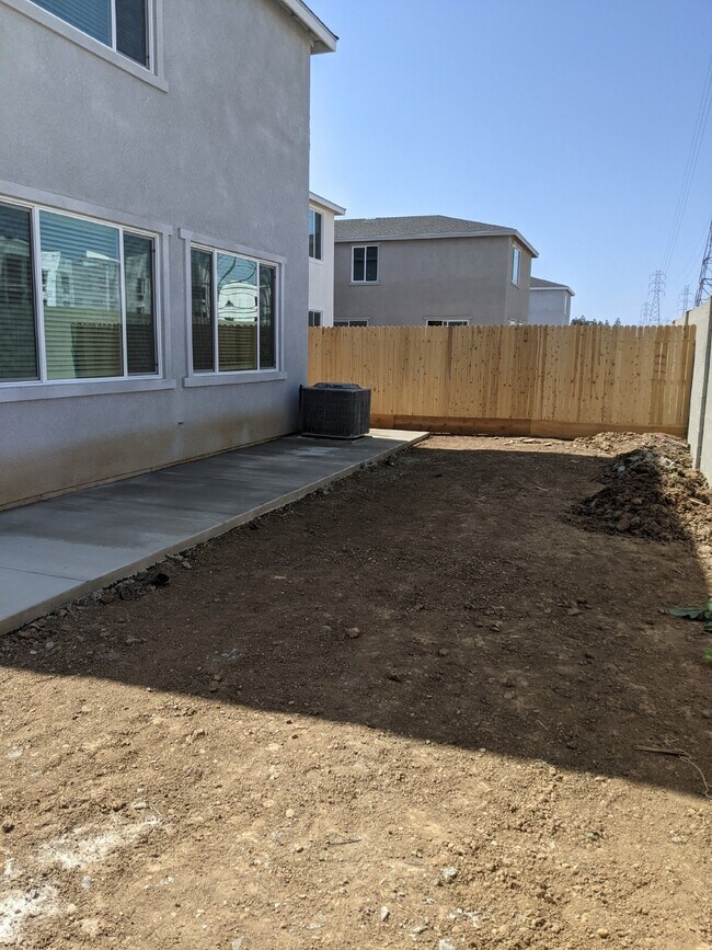Building Photo - Prime location in Merced!