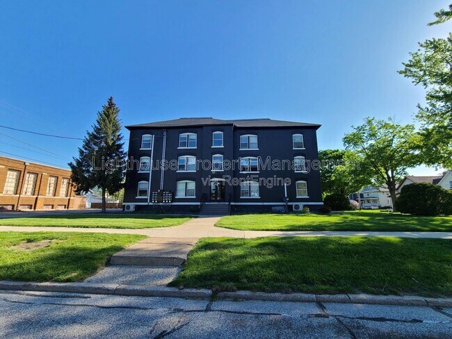 Building Photo - 917 Pearl St