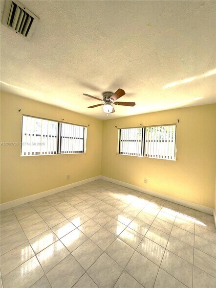 Building Photo - 2912 Sunshine Blvd