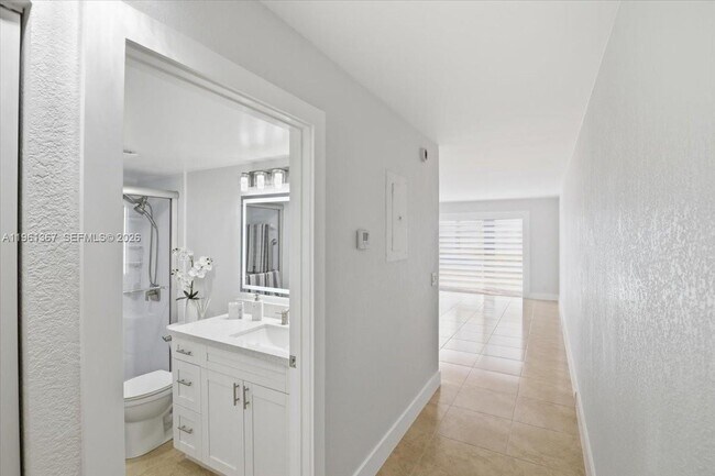 Building Photo - 1400 SW 124th Terrace