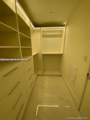Building Photo - 16385 Biscayne Blvd