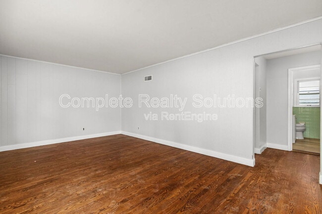 Building Photo - 8881 Darnell Pl