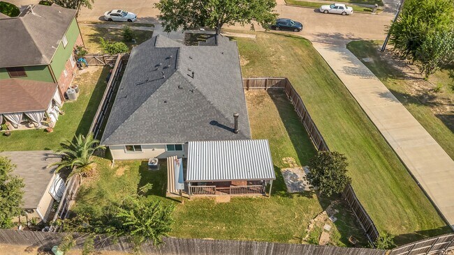 Building Photo - 6923 Creek Village Dr