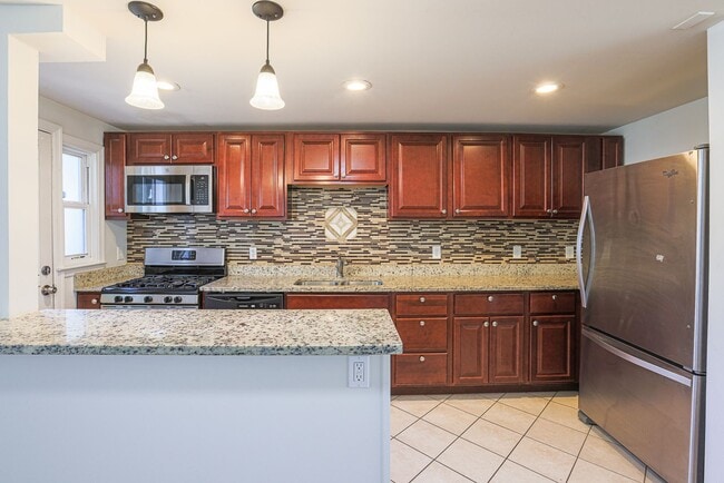 Building Photo - Labor Special Move in by September 15 Rece...