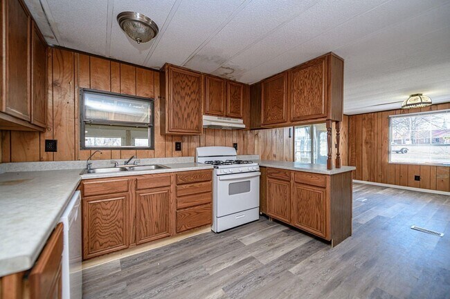 Building Photo - 3 Bed 2 Bath South Columbia