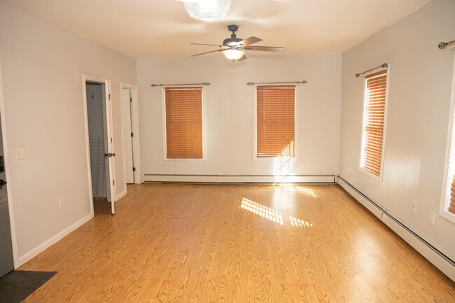 Building Photo - 138 Putnam St