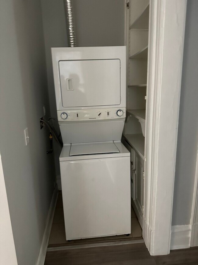 Building Photo - 1133 N State St