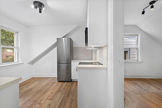 Building Photo - 44 Highwood Terrace