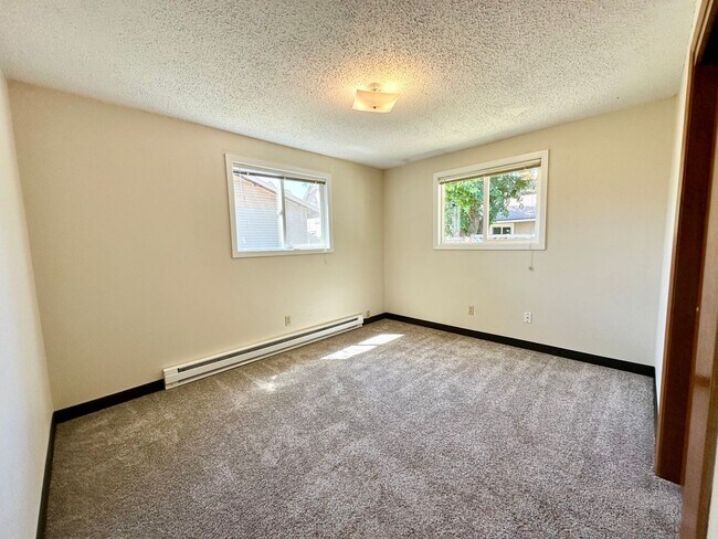 Building Photo - 1104 E 14th Ave