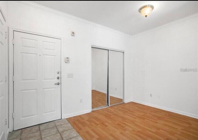Building Photo - 860 N Orange Ave