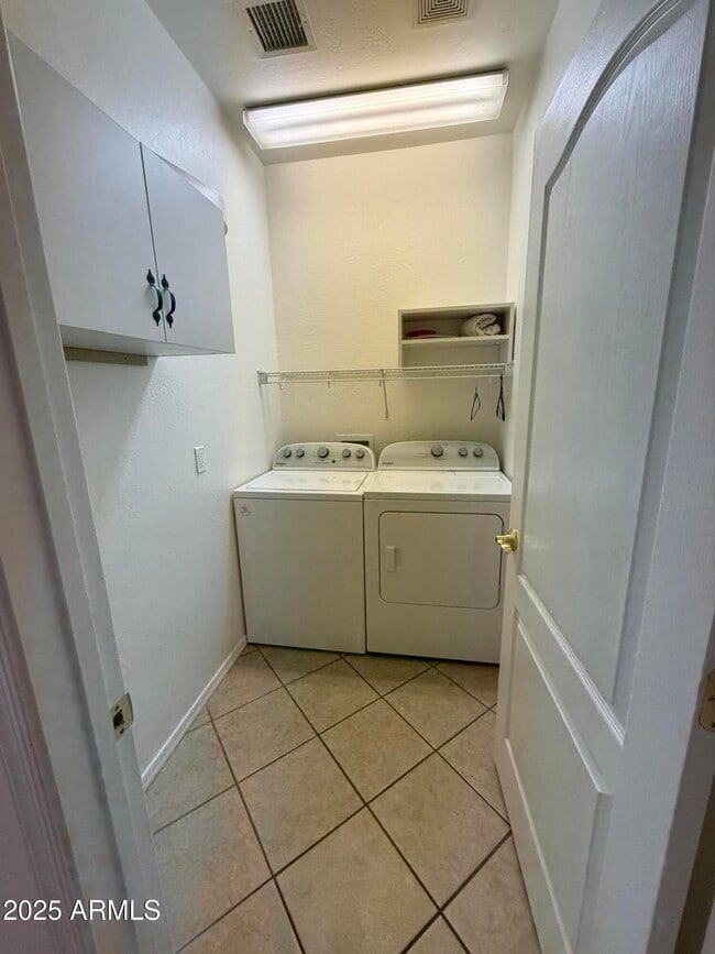 Building Photo - 5036 E Catalina Ct