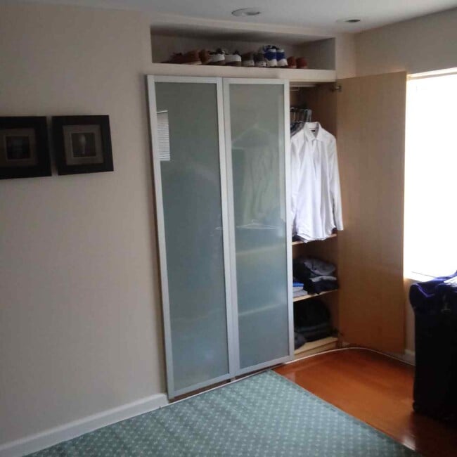 LARGE MASTER BEDROOM - 1834 Brandywine St