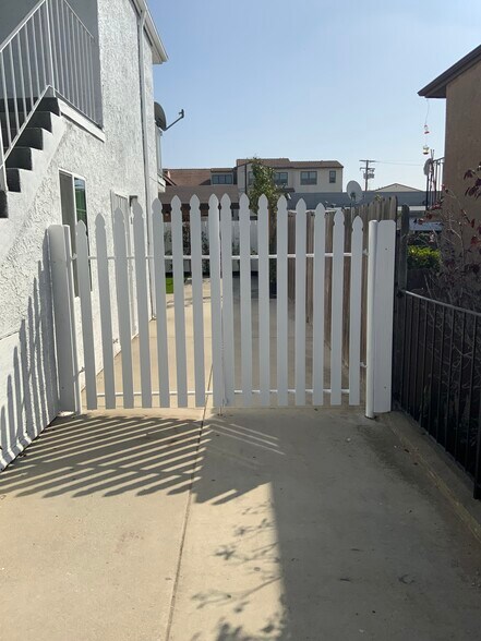Private Parking & Backyard - 1870 Temple Ave