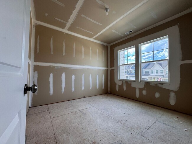 Building Photo - 3672 Isaac Cir