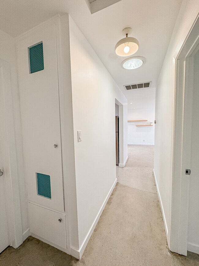 Building Photo - 3809 Floral Dr